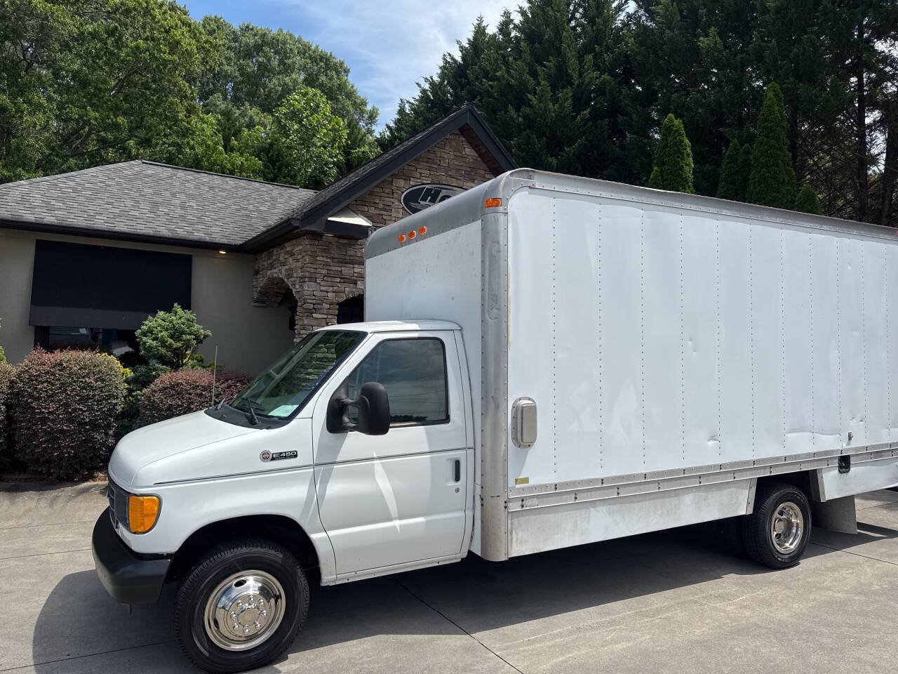 Used 2003 Ford E-450 and Econoline 450 RWD image 3