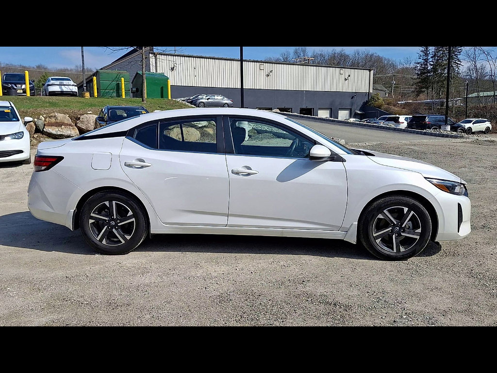 Used 2025 Nissan Sentra SV w/ Trunk Package image 9