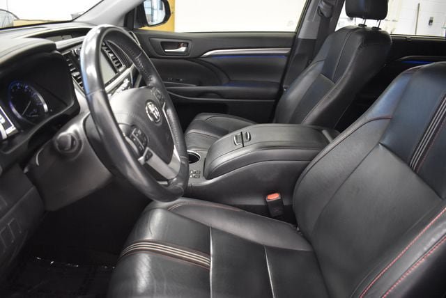 Used 2019 Toyota Highlander SE AWD/4WD image 22