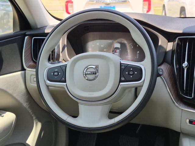 Used 2021 Volvo XC60 T5 Momentum w/ Premium Package FWD image 20