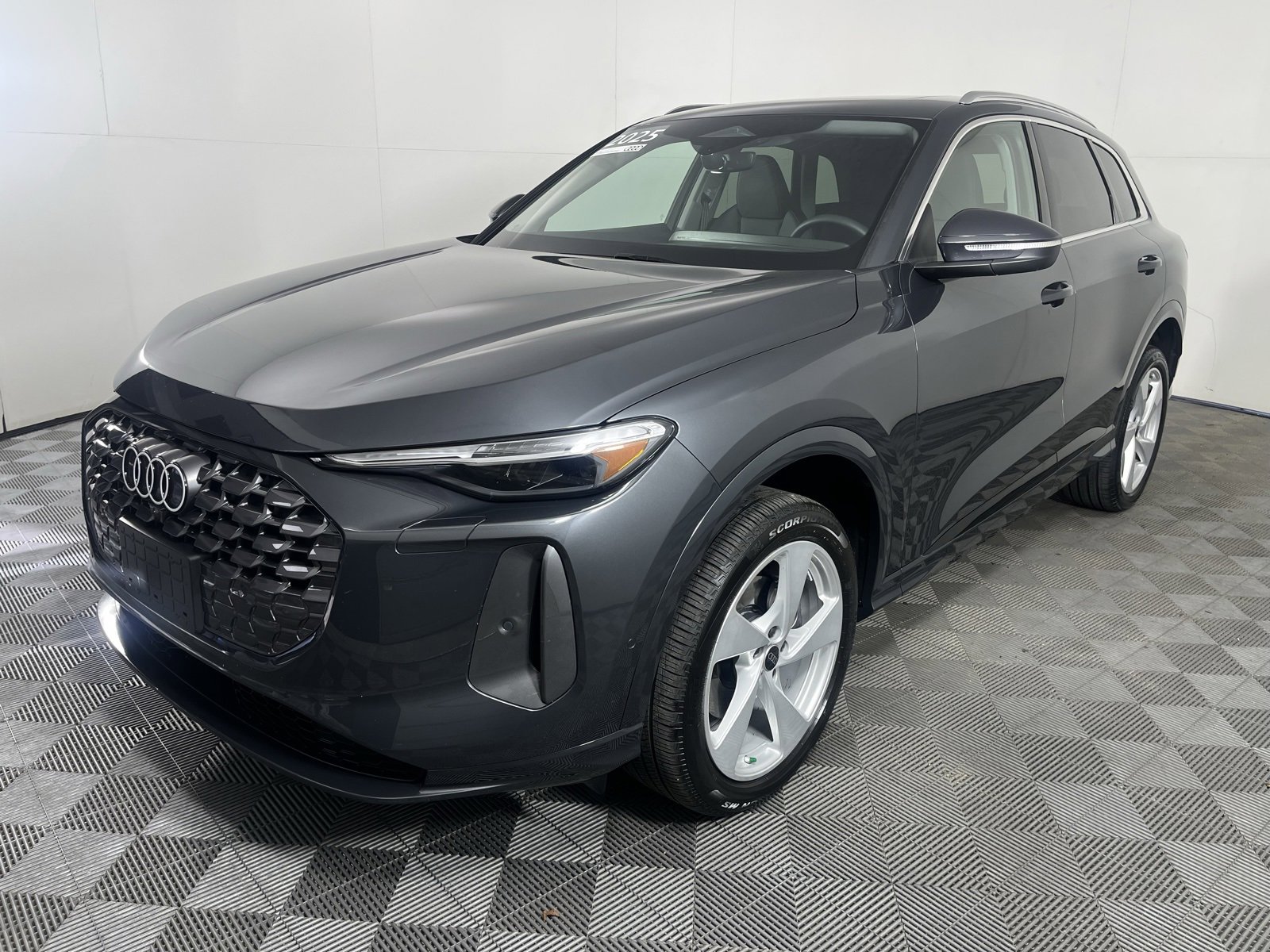 Certified 2025 Audi Q5 2.0T Premium Plus w/ Premium Plus image 4