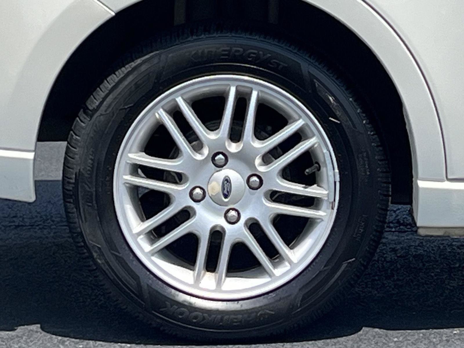 Used 2009 Ford Focus SE FWD image 23