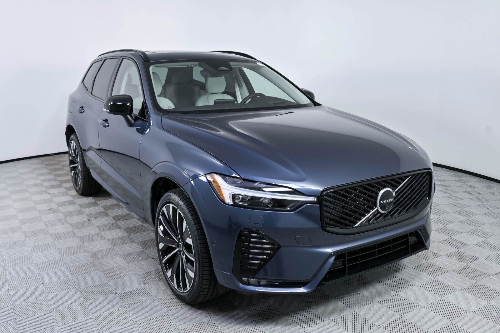 New 2027 Volvo XC60 B5 Ultra AWD/4WD image 25