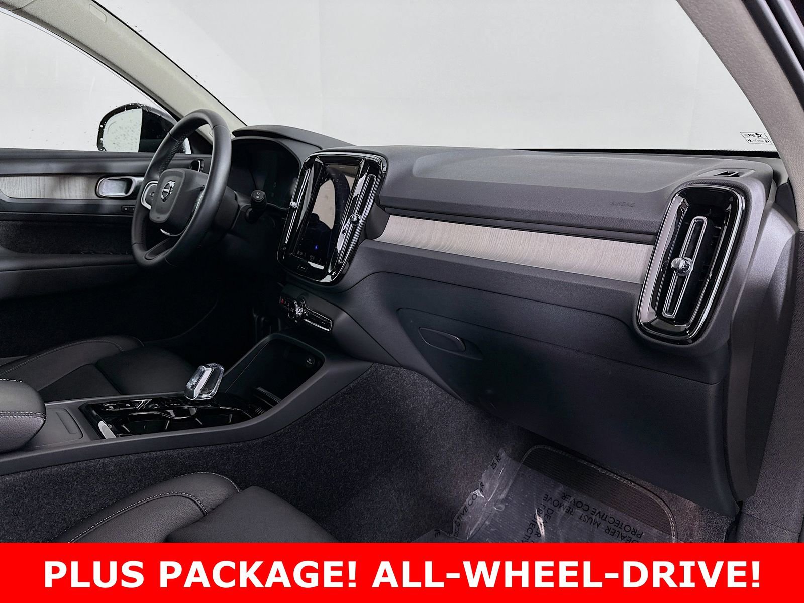 Used 2025 Volvo XC40 B5 Plus image 27