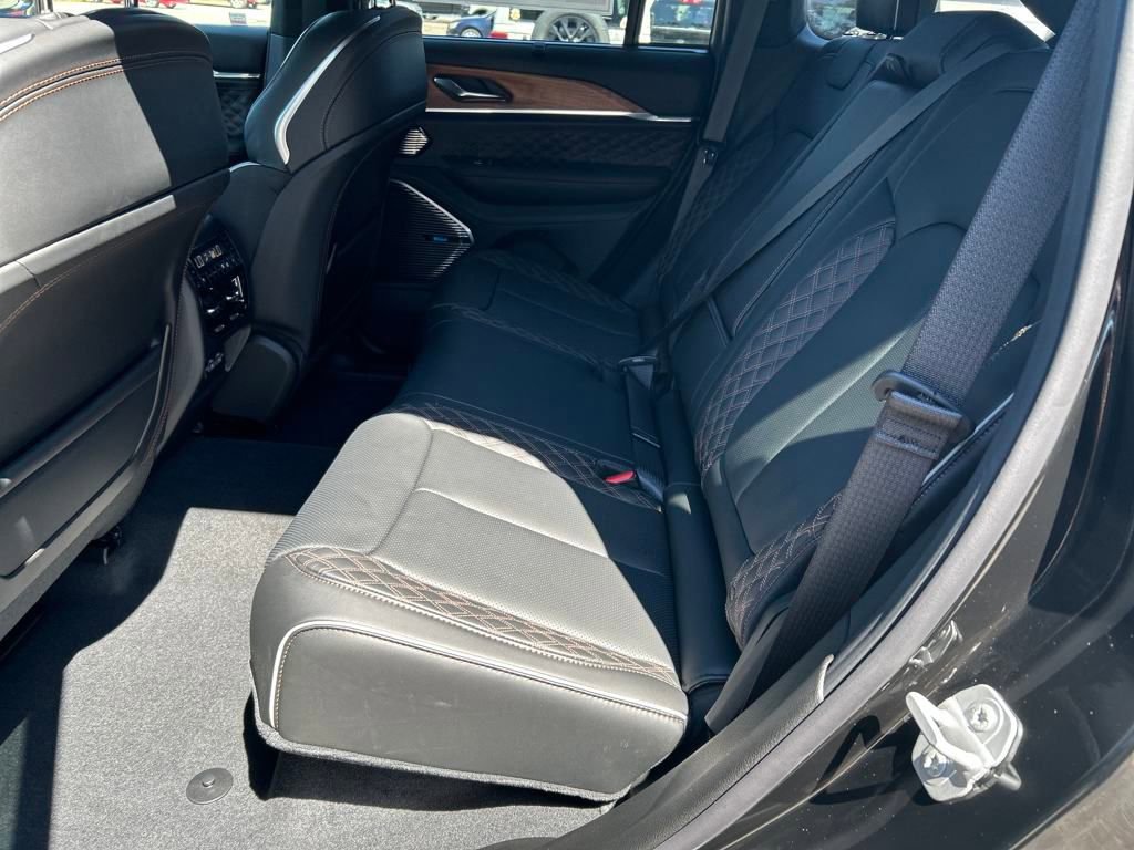 New 2025 Jeep Grand Cherokee Summit image 24