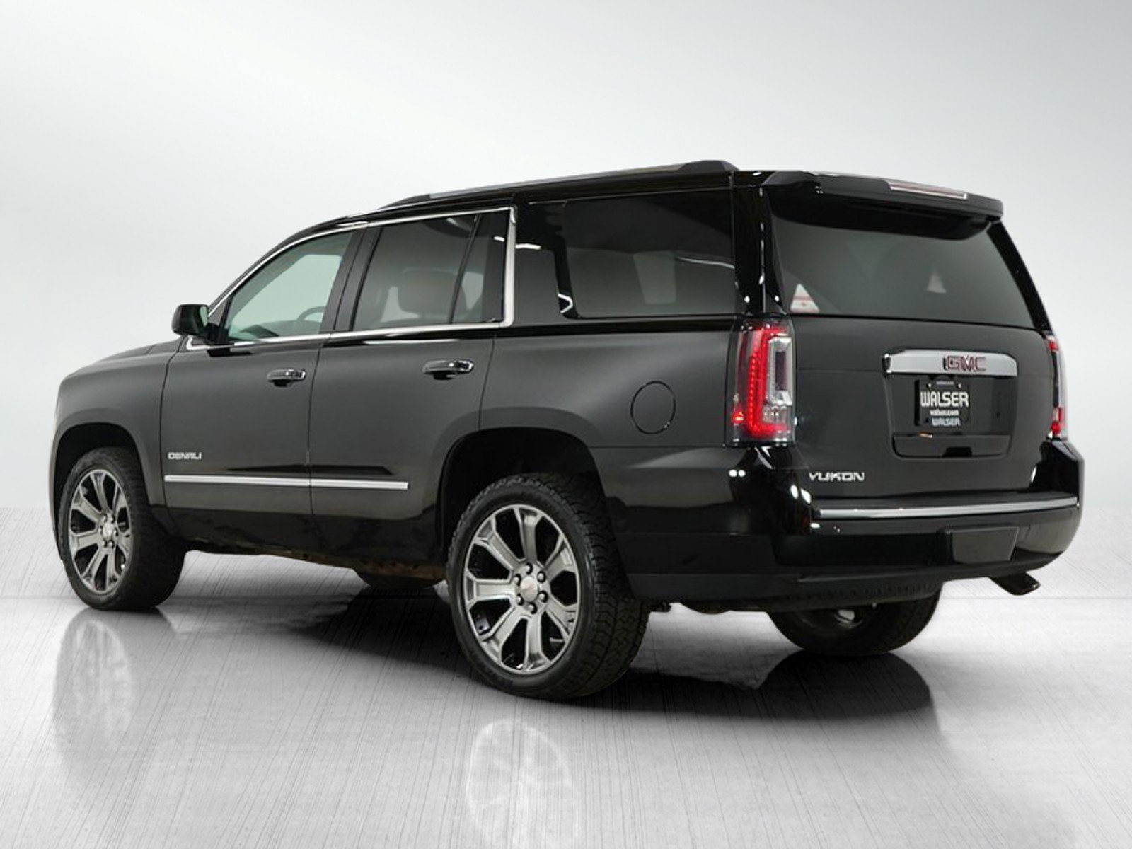 Used 2017 GMC Yukon Denali w/ Open Road Package image 3