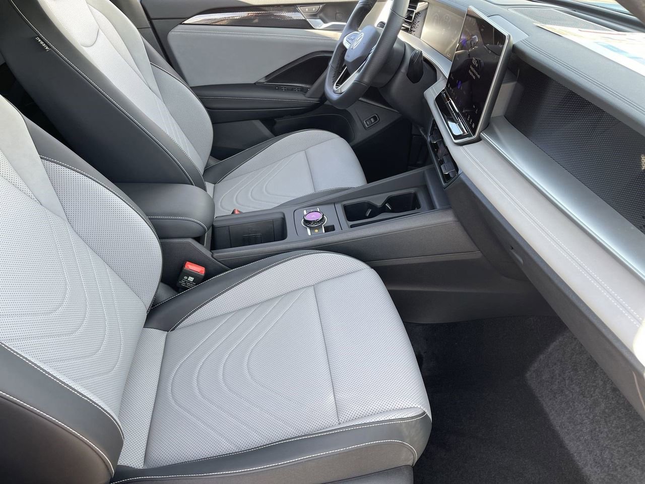 New 2026 Volkswagen Tiguan SE R-Line FWD image 8