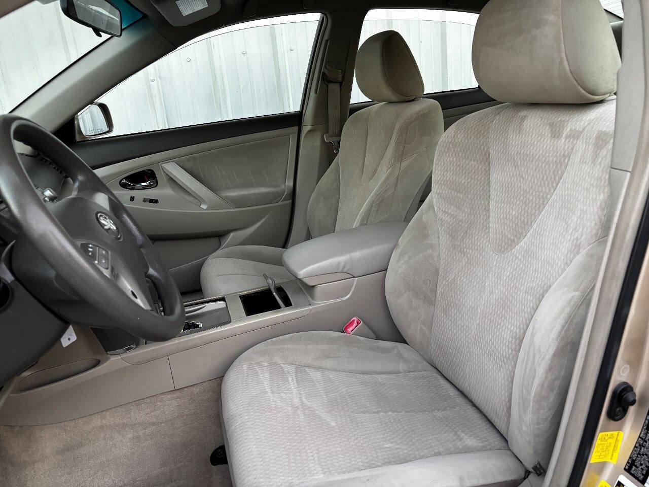 Used 2011 Toyota Camry LE image 31