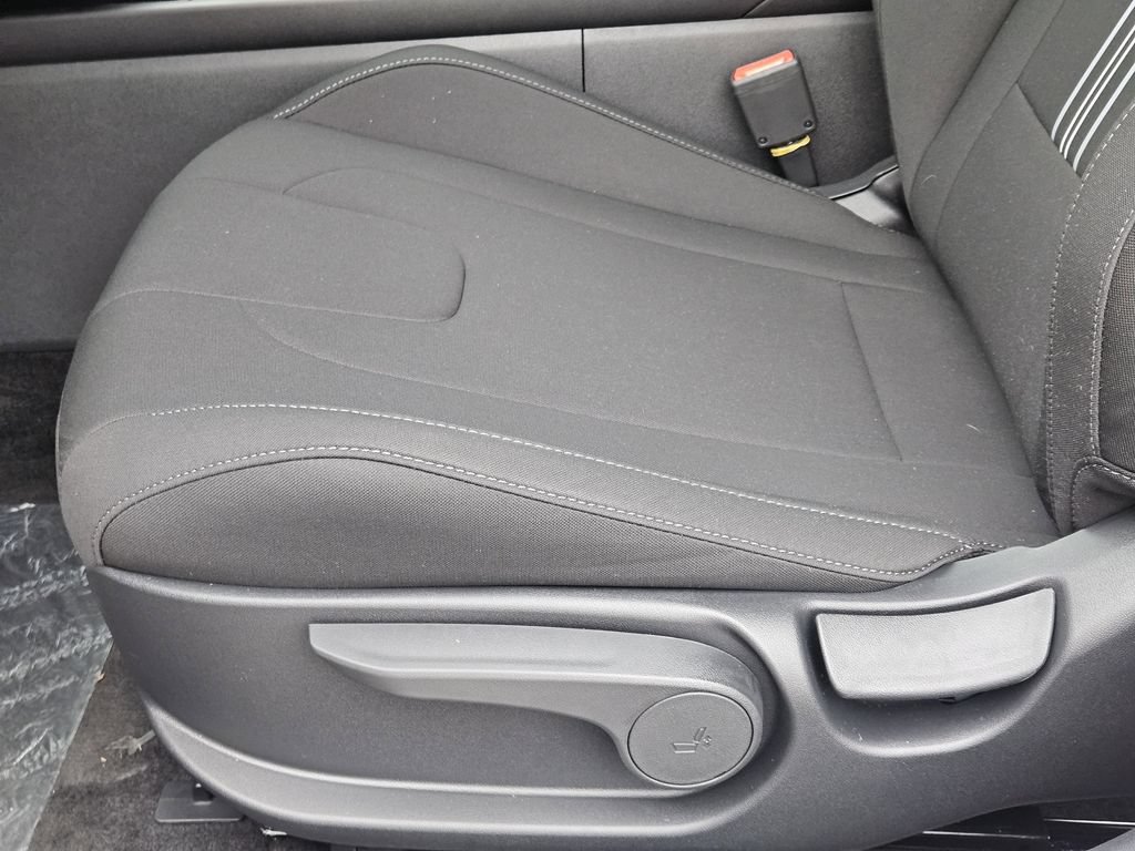 New 2026 Hyundai Elantra SEL FWD image 24
