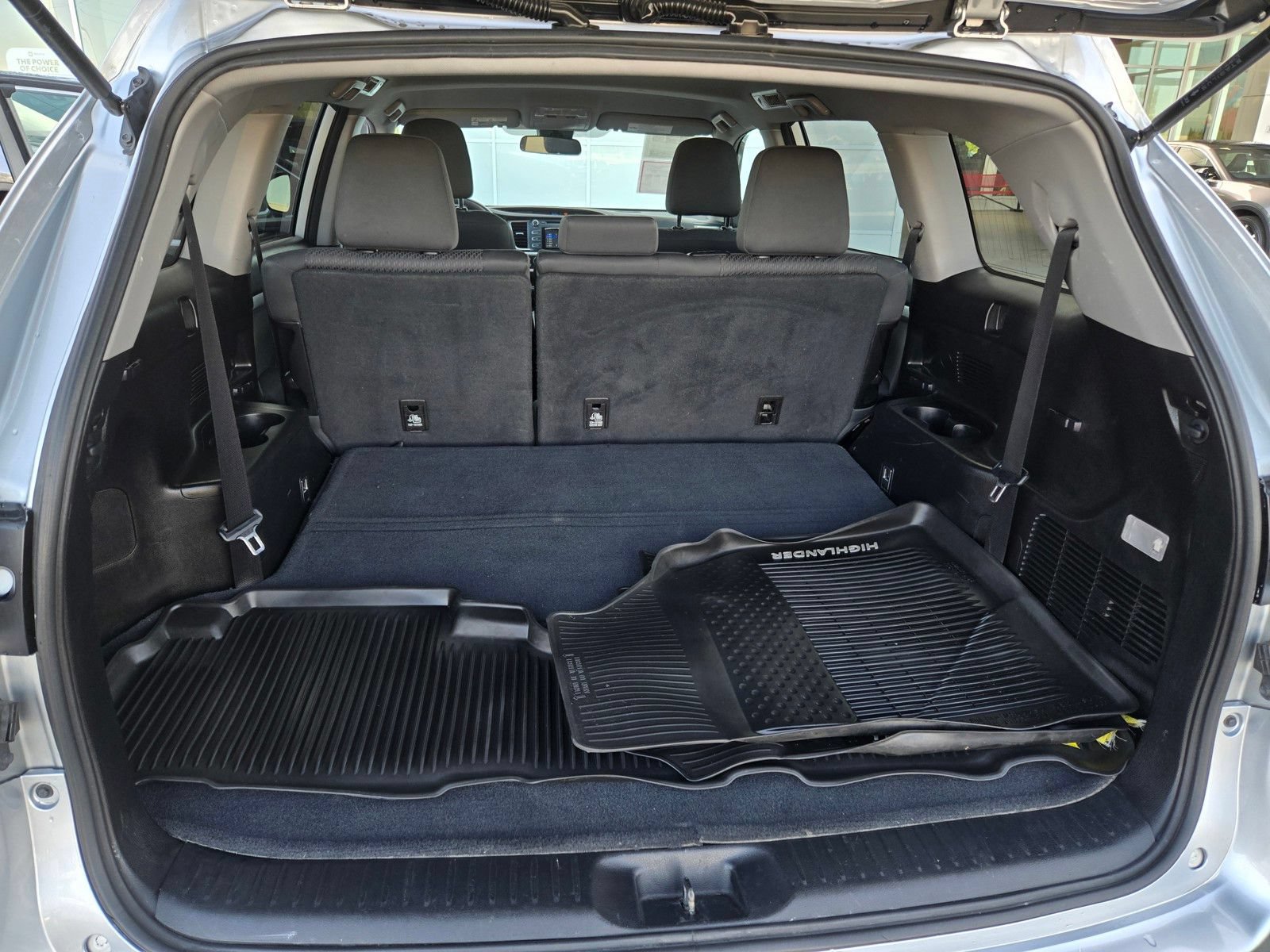 Certified 2018 Toyota Highlander LE w/ Carpet Mat Package (TMS) FWD image 22
