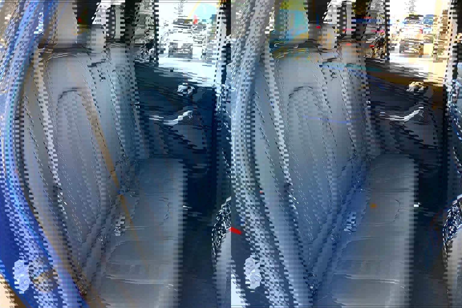 Used 2021 BMW X5 M50i w/ Executive Package image 38