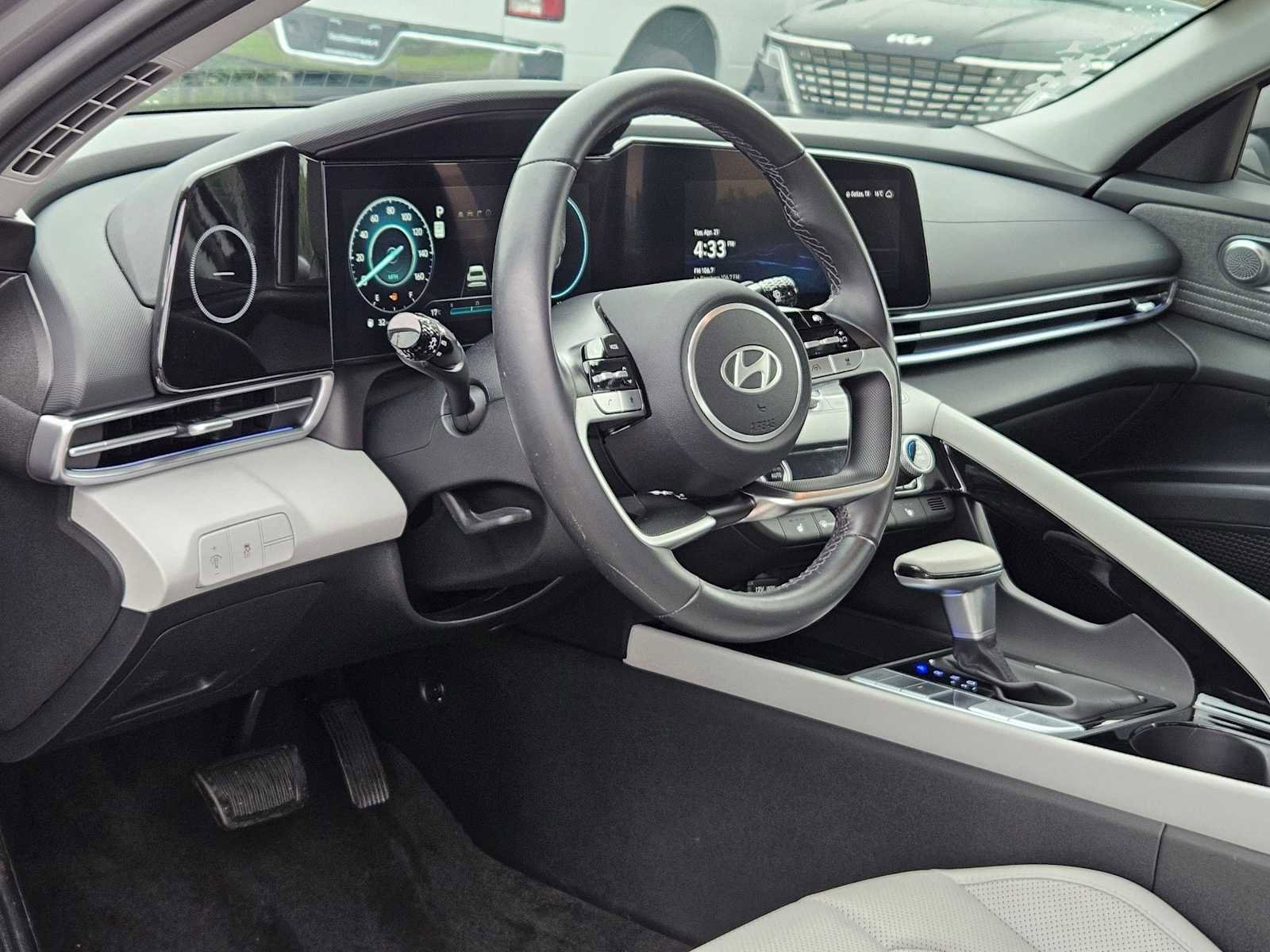 Used 2024 Hyundai Elantra Limited FWD image 2