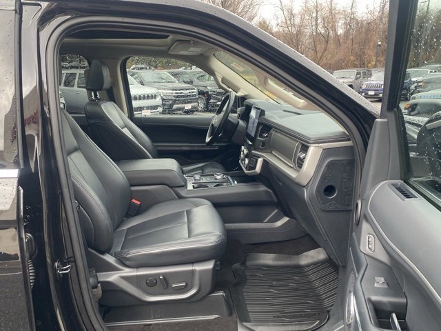 Used 2023 Ford Expedition XLT image 28