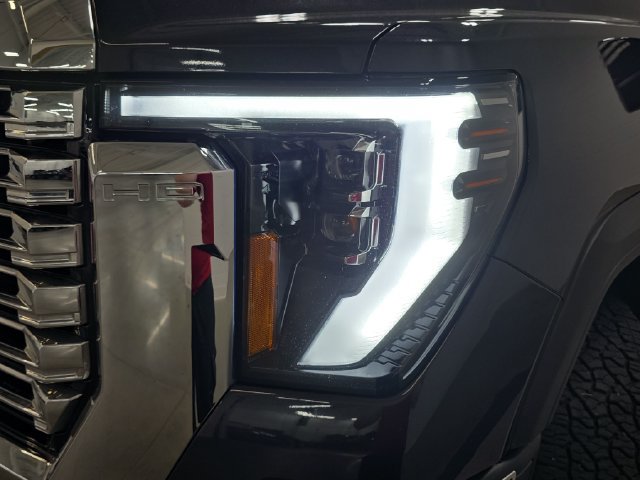 Used 2024 GMC Sierra 2500 Denali w/ Technology Package AWD/4WD image 29