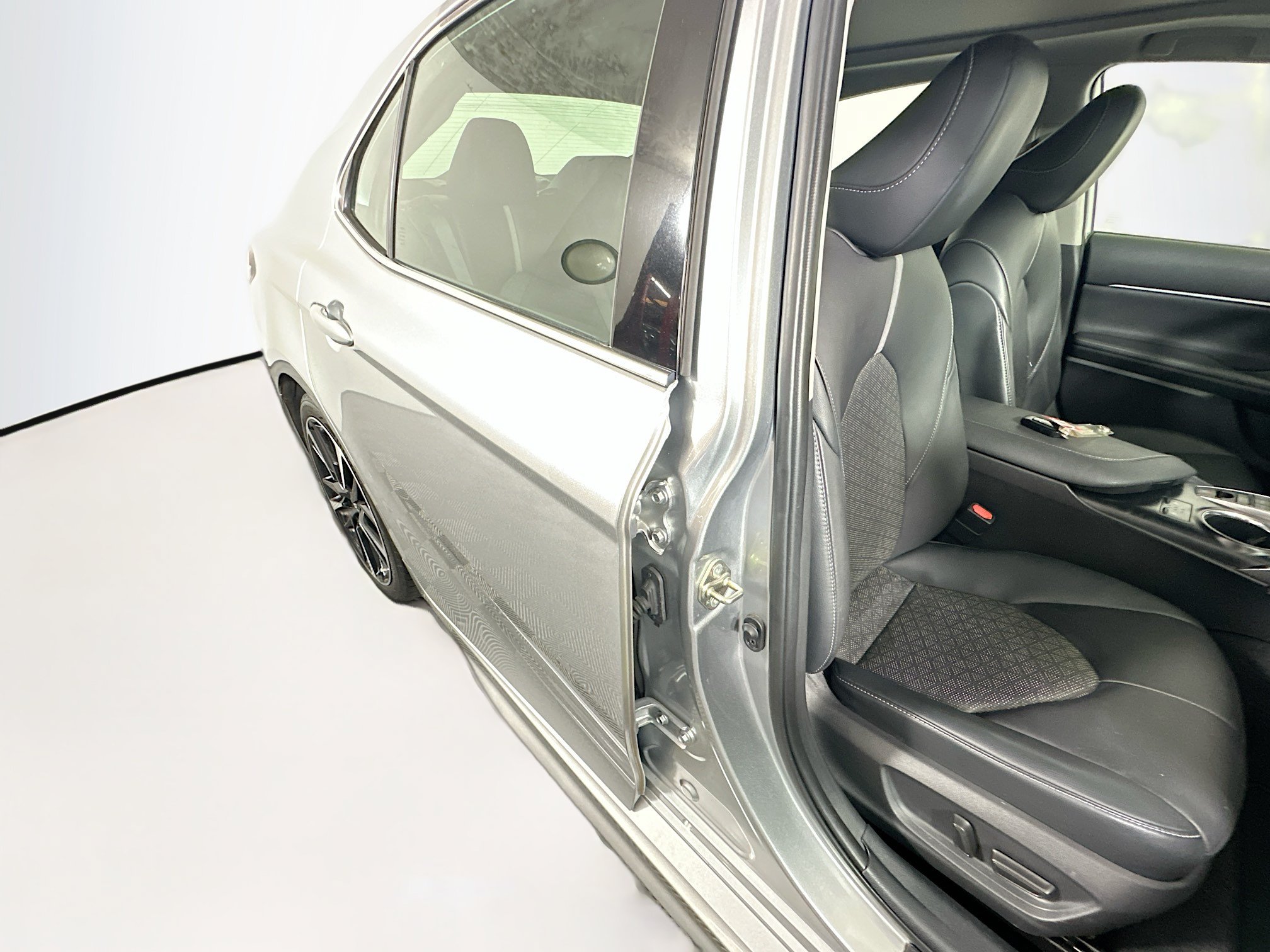 Used 2020 Toyota Camry XSE FWD image 28