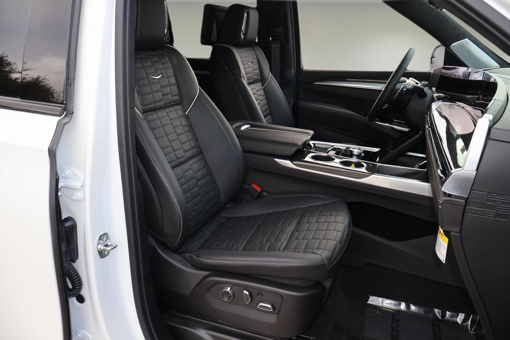 Used 2025 Cadillac Escalade V w/ LPO, ONYX Package image 17