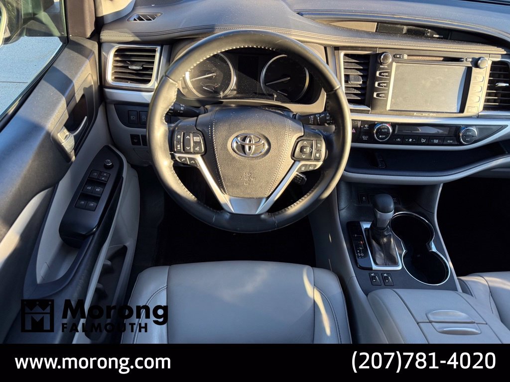 Used 2019 Toyota Highlander XLE AWD/4WD image 32