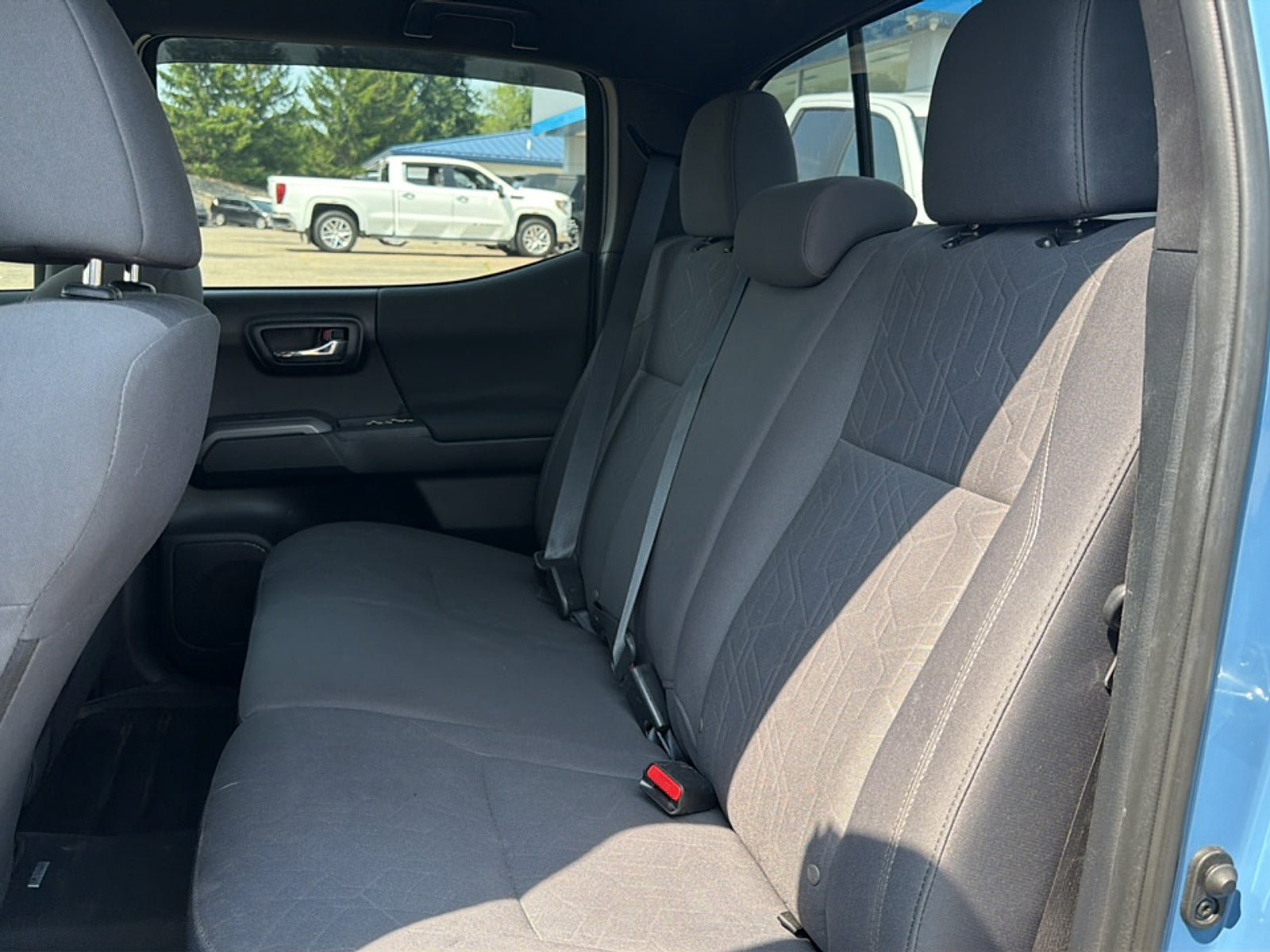 Used 2019 Toyota Tacoma SR5 AWD/4WD image 18