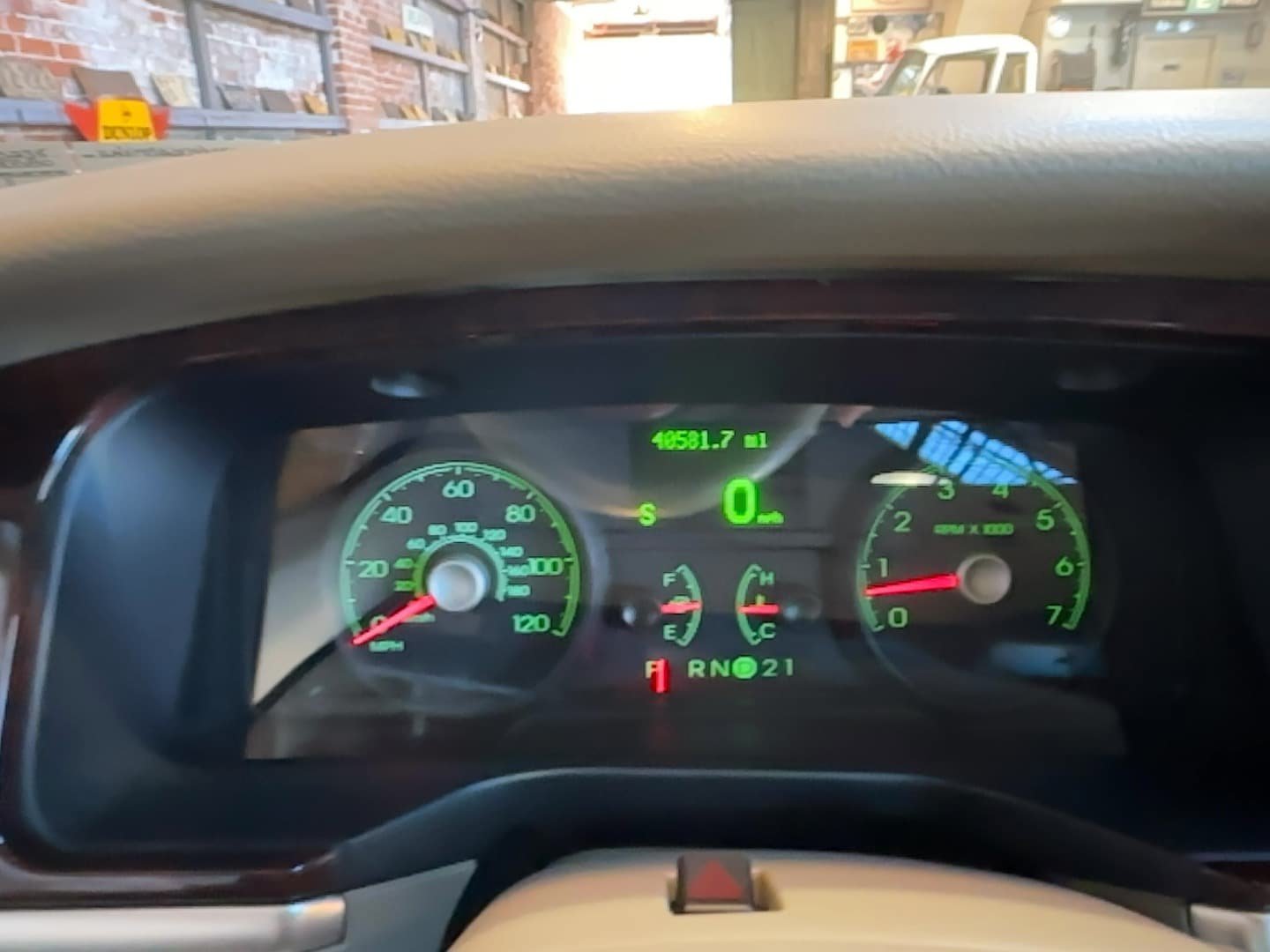 Used 2007 Lincoln Town Car Signature RWD image 17