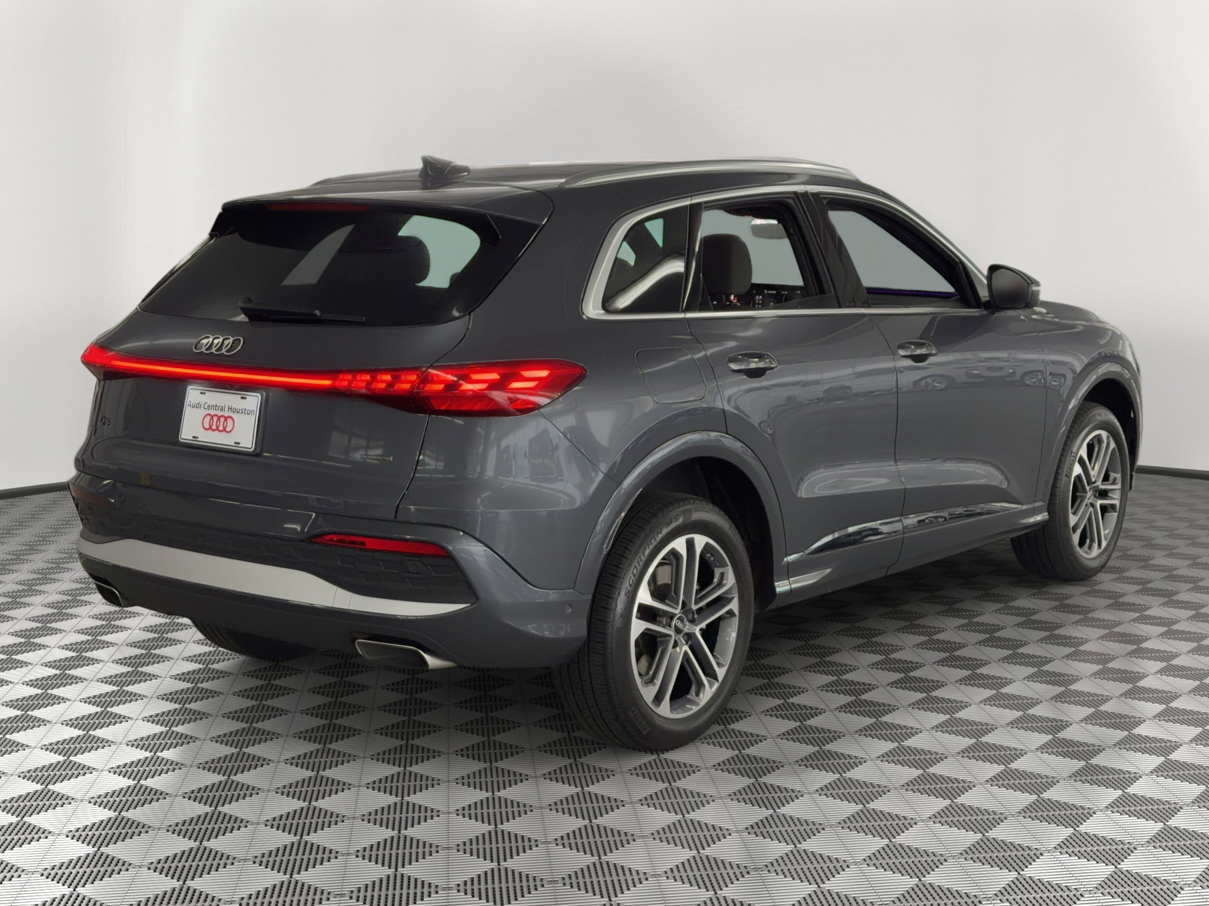 Certified 2025 Audi Q5 Premium w/ Premium Plus AWD/4WD image 9