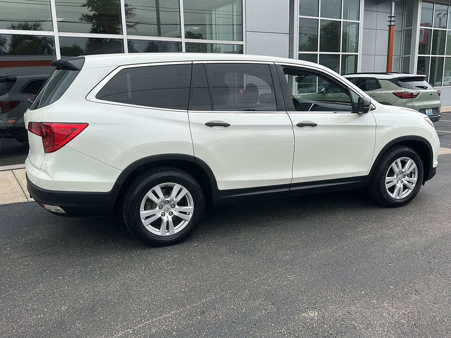 Used 2016 Honda Pilot LX image 3