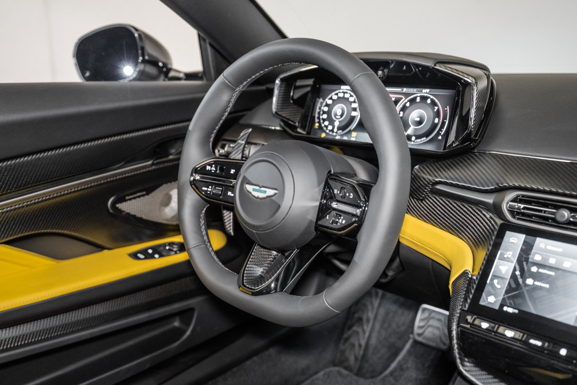 Used 2025 Aston Martin Vanquish image 20