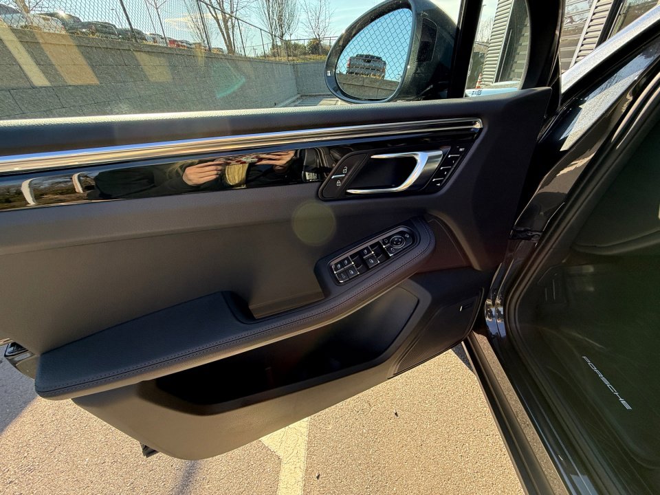 New 2026 Porsche Macan image 21