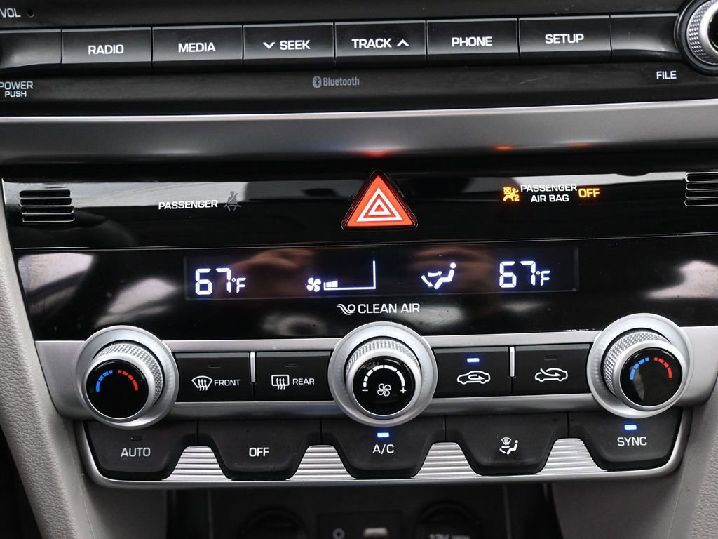 Used 2020 Hyundai Elantra SE image 12