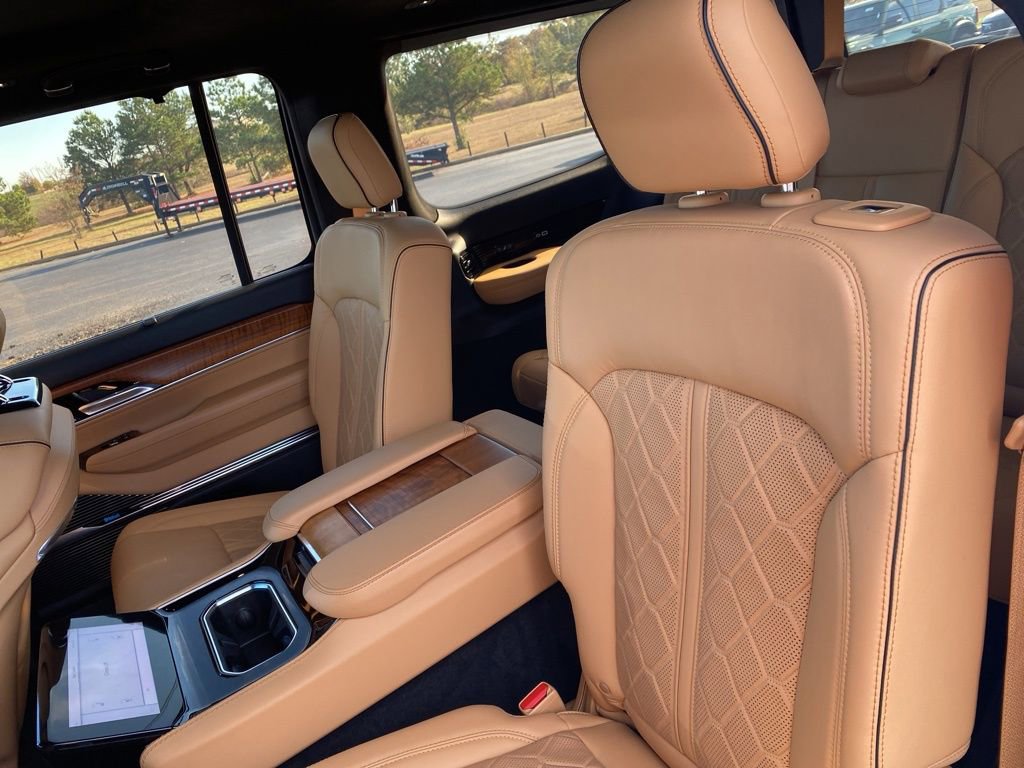 Used 2022 Jeep Grand Wagoneer Series III image 37