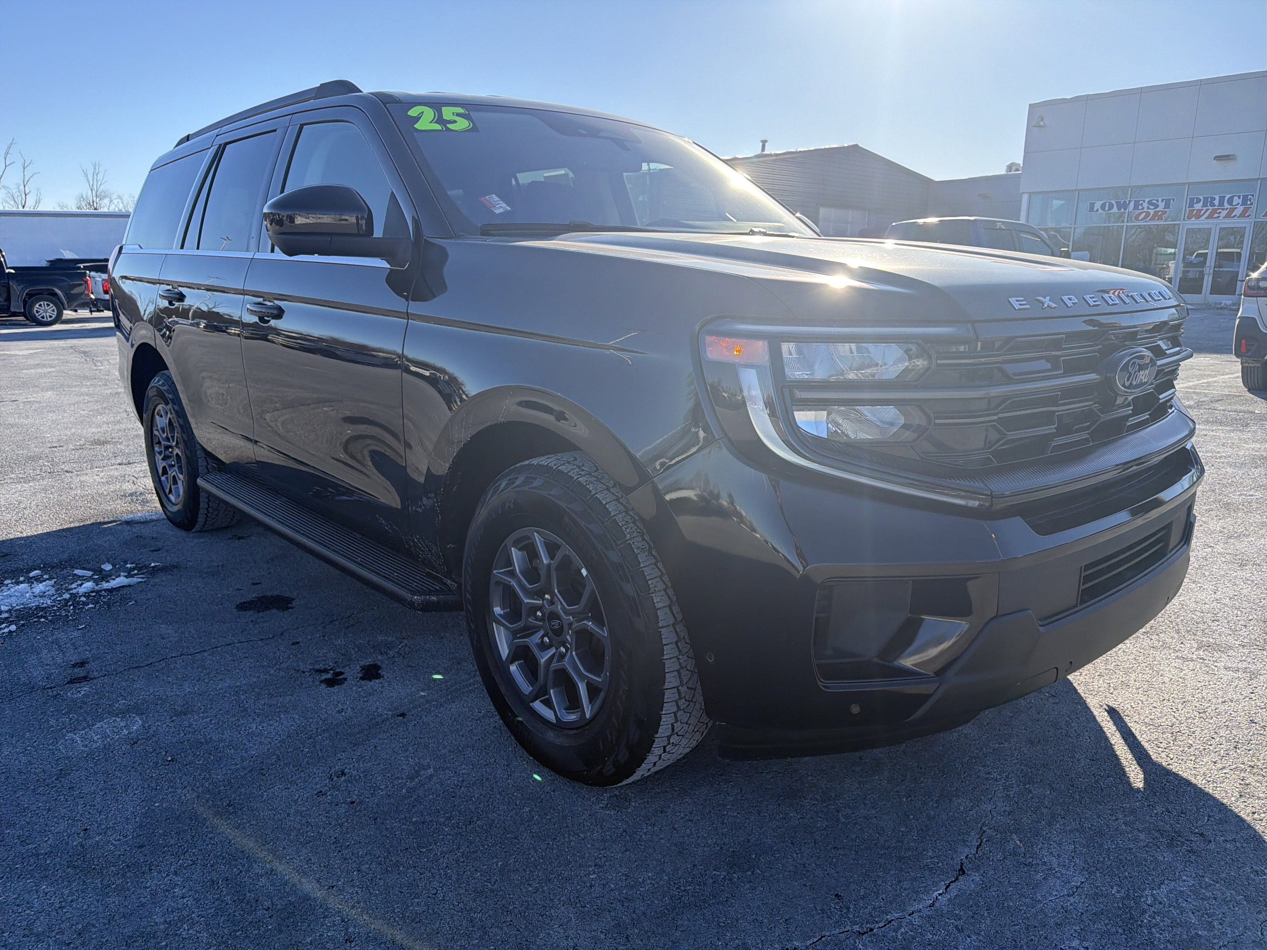Used 2025 Ford Expedition Active image 1