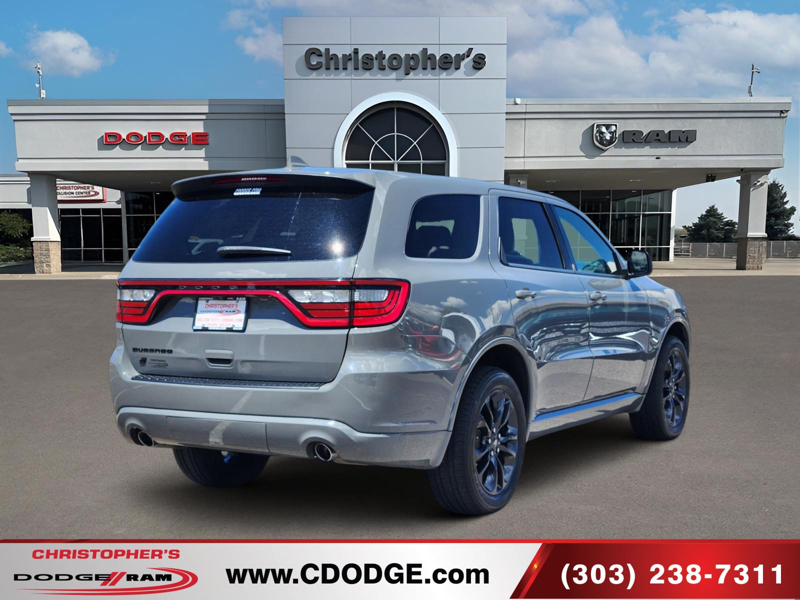 Used 2022 Dodge Durango SXT w/ Blacktop Package AWD/4WD image 3