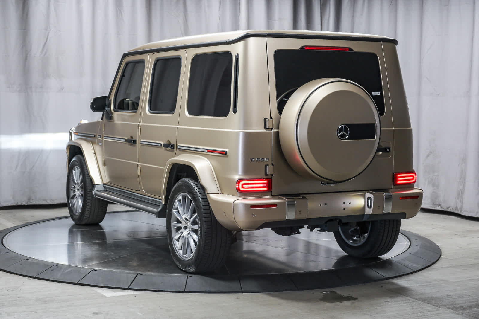 Used 2023 Mercedes-Benz G 550 image 2