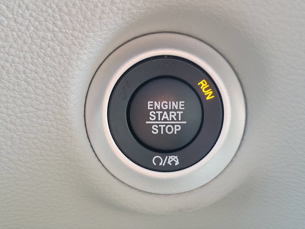Certified 2024 Chrysler Pacifica Touring-L FWD image 23