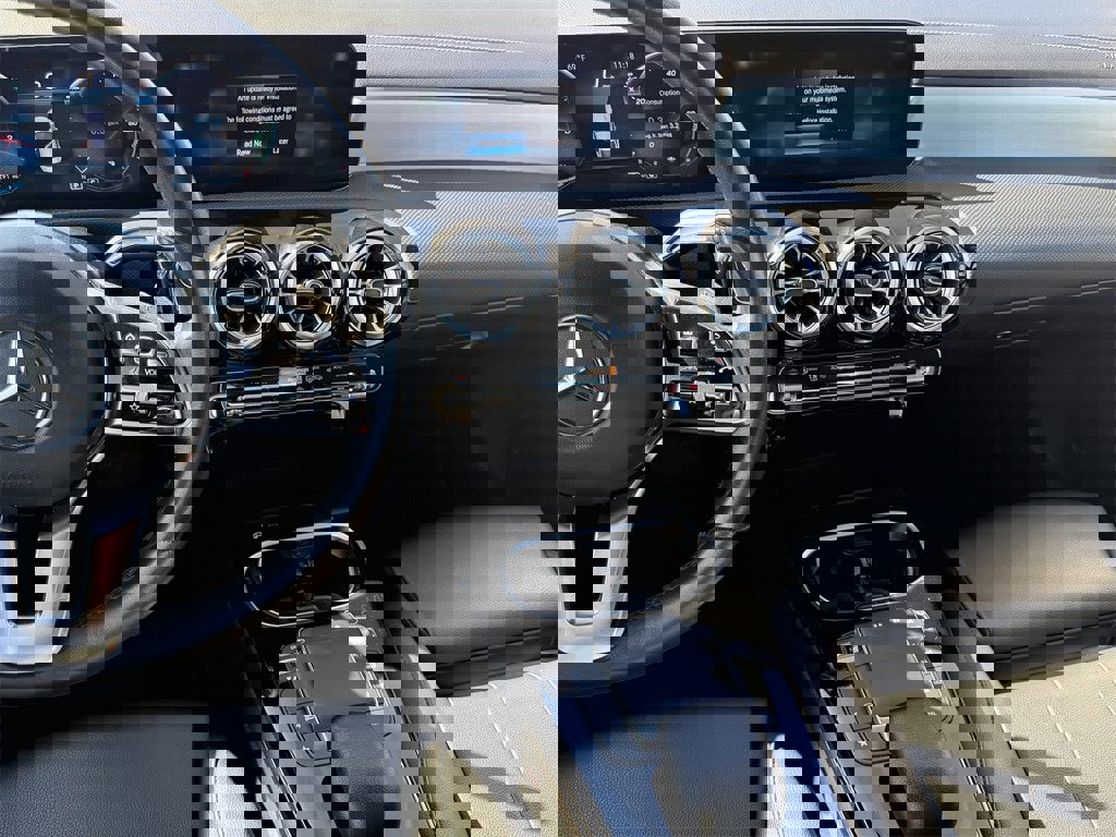 Used 2023 Mercedes-Benz CLA 250 image 16