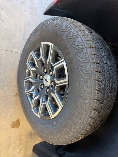 Used 2023 Chevrolet Colorado Z71 w/ Z71 Convenience Package 2 image 10