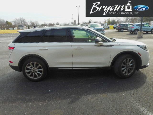 Used 2022 Lincoln Corsair AWD w/ Premium Package image 3