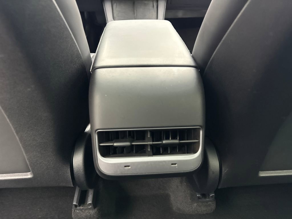 Used 2024 Tesla Model Y Long Range image 68