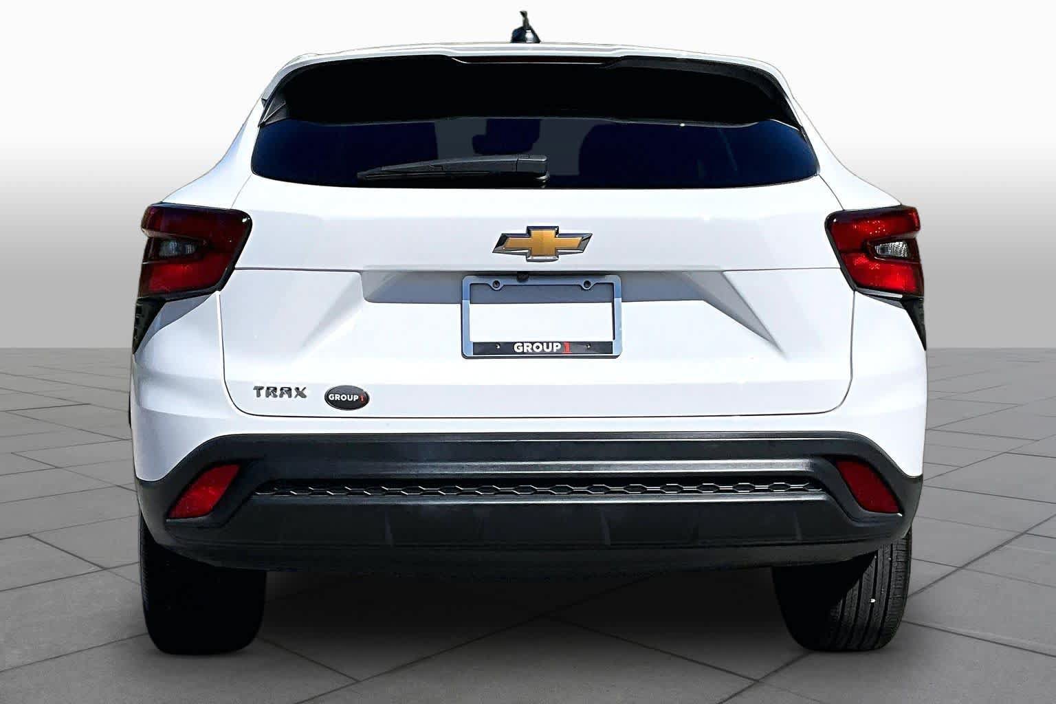Used 2025 Chevrolet Trax LS FWD image 5