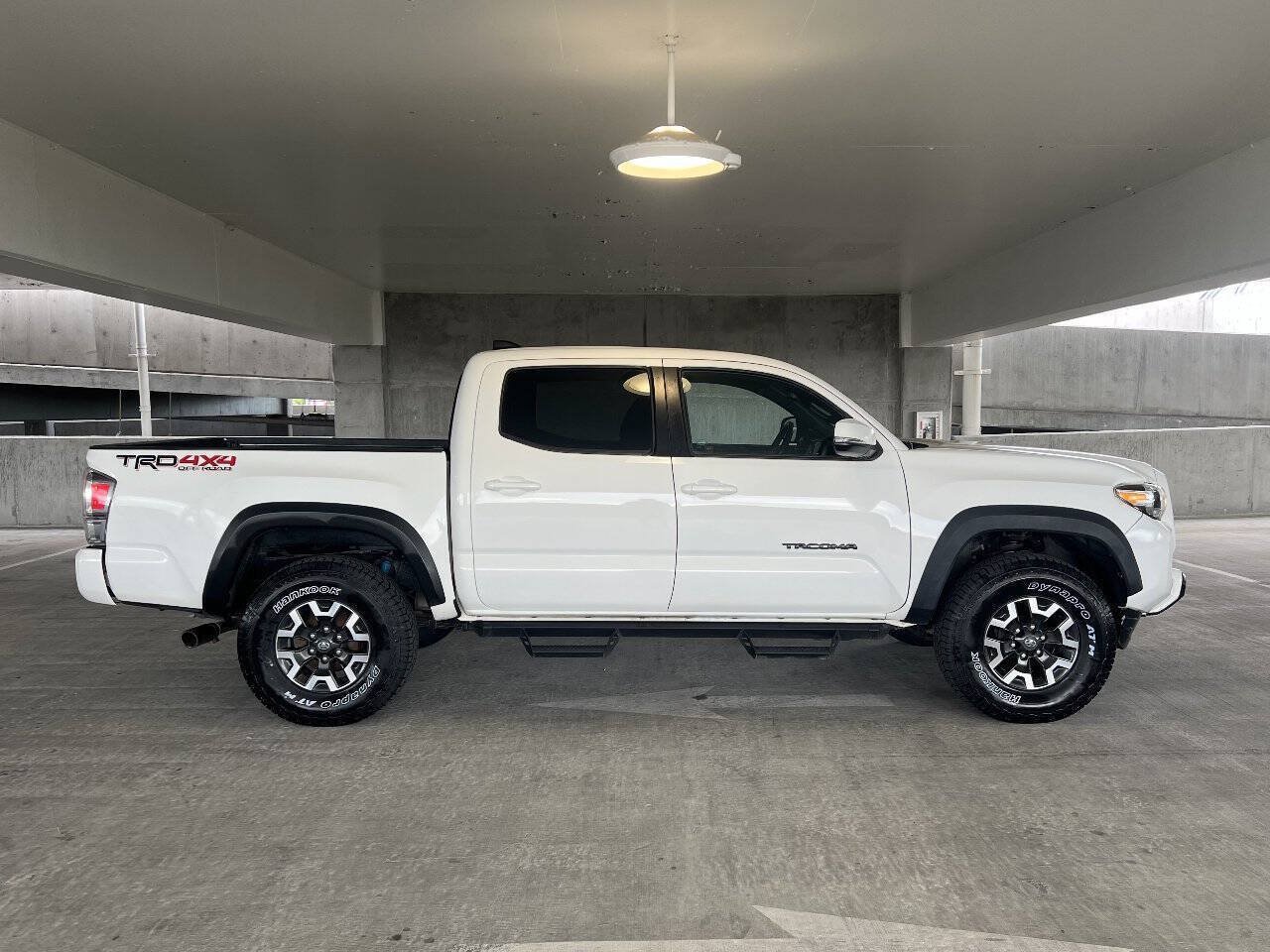 Used 2021 Toyota Tacoma TRD Off-Road w/ Technology Package AWD/4WD image 10