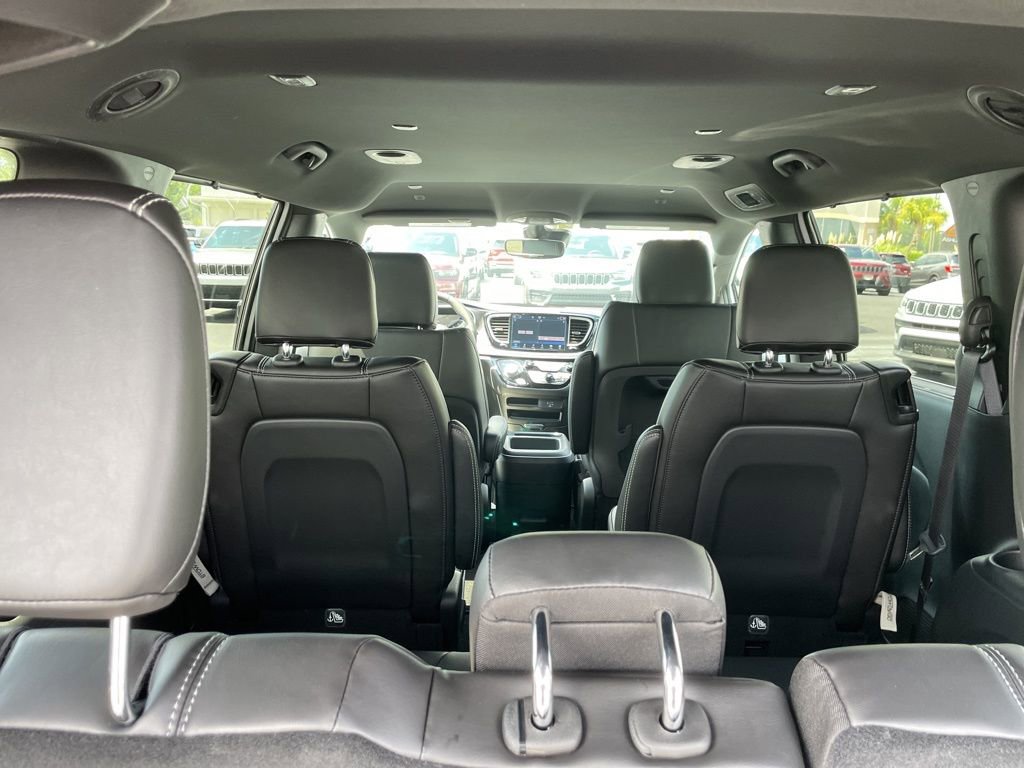 New 2026 Chrysler Pacifica Select image 14
