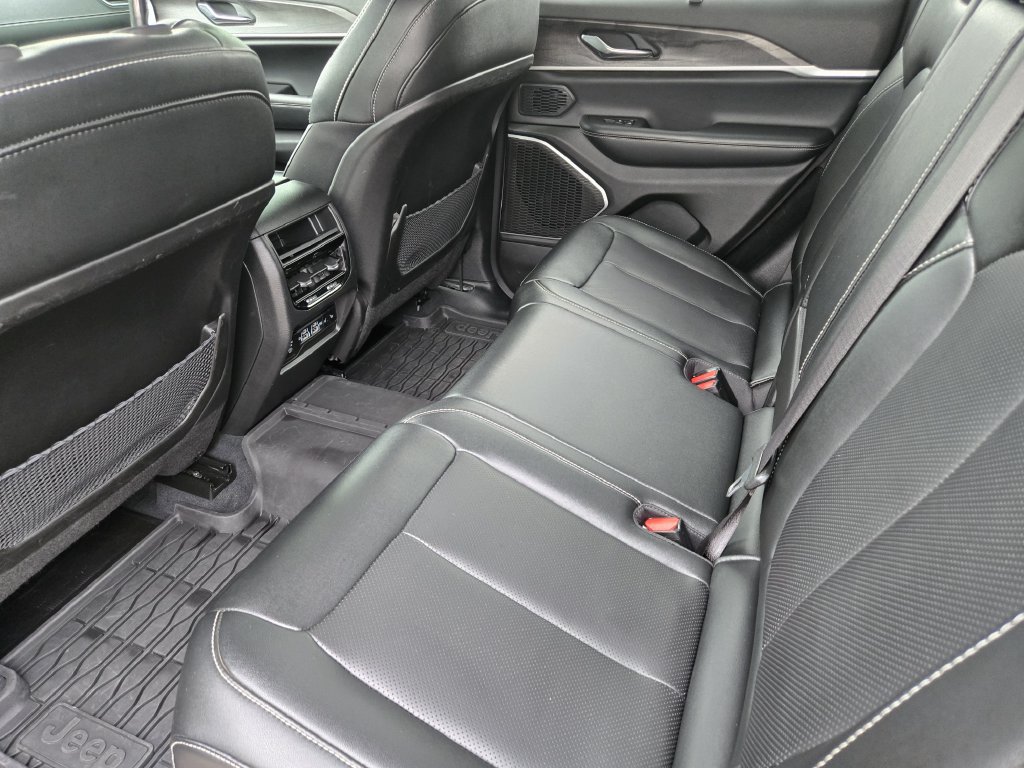 Used 2024 Jeep Grand Cherokee Limited w/ Luxury Tech Group II AWD/4WD image 24
