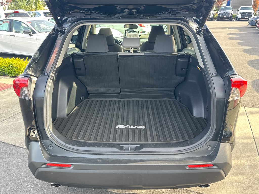 Used 2021 Toyota RAV4 XLE w/ Convenience Package AWD/4WD image 25