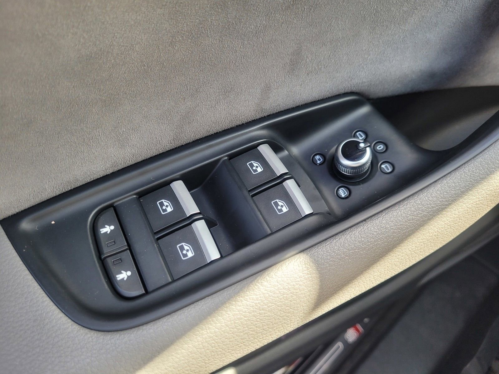 Used 2020 Audi SQ7 Prestige w/ S Sport Package image 17