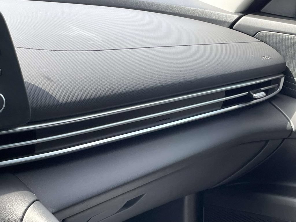 Certified 2025 Hyundai Elantra SE FWD image 30