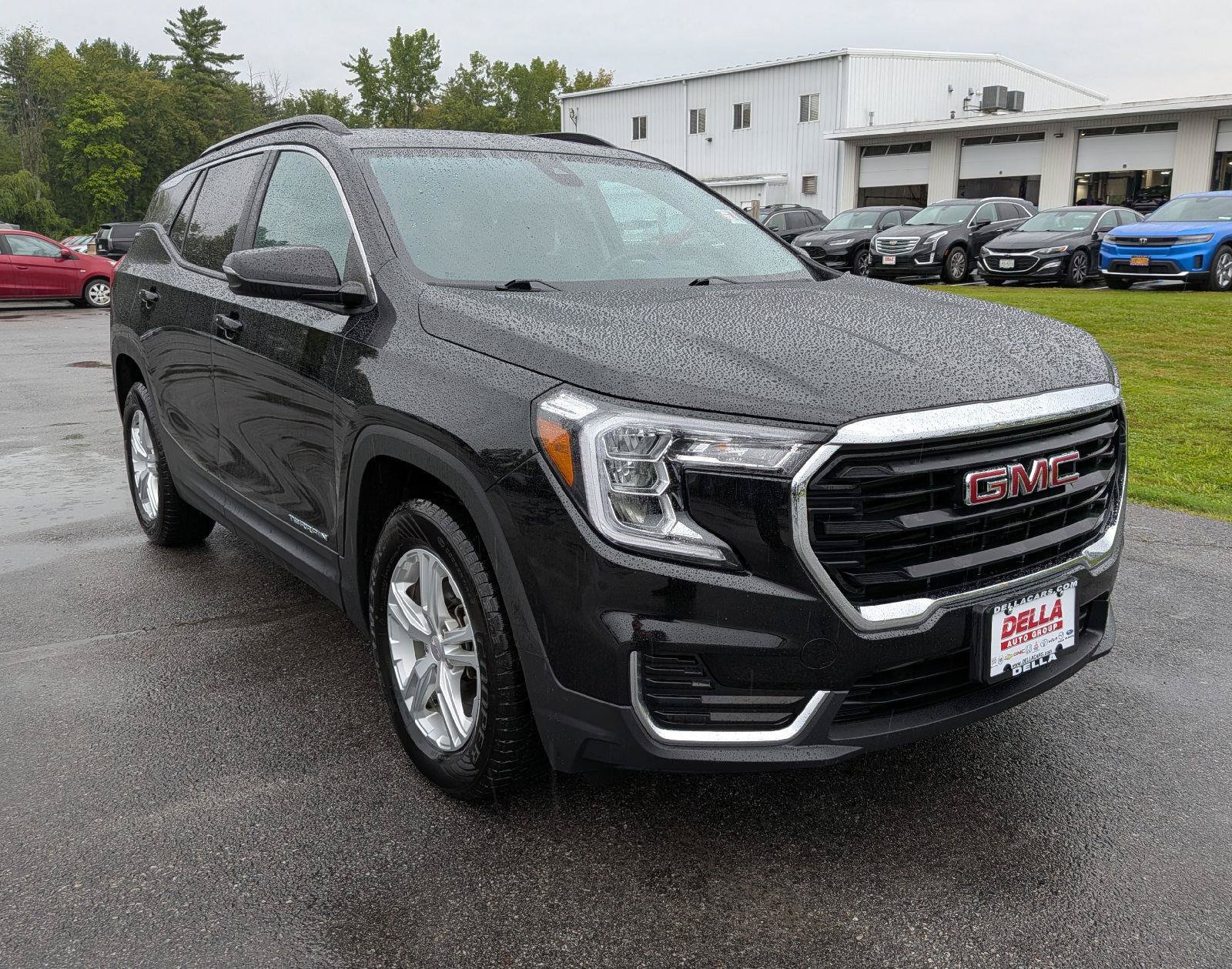 Used 2024 GMC Terrain SLE w/ Driver Convenience Package AWD/4WD image 4