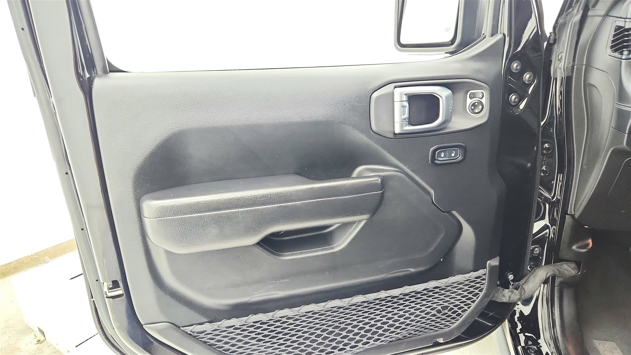 Used 2024 Jeep Wrangler Unlimited Rubicon 4xe image 34