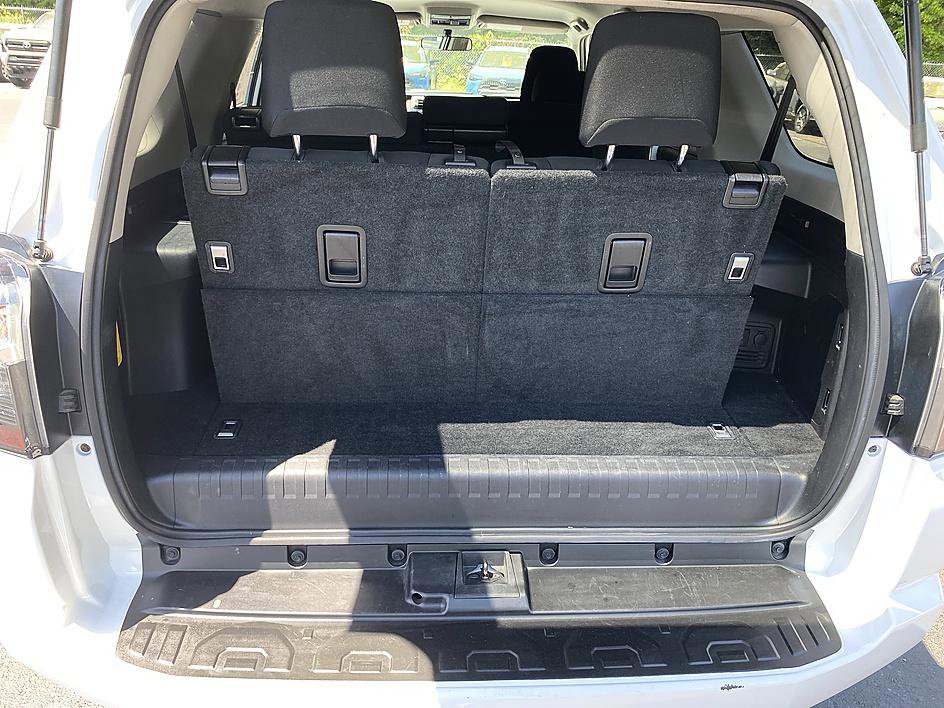 Used 2016 Toyota 4Runner SR5 AWD/4WD image 23