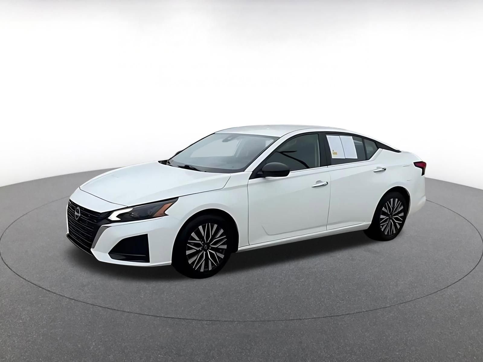 Used 2025 Nissan Altima 2.5 SV FWD image 8