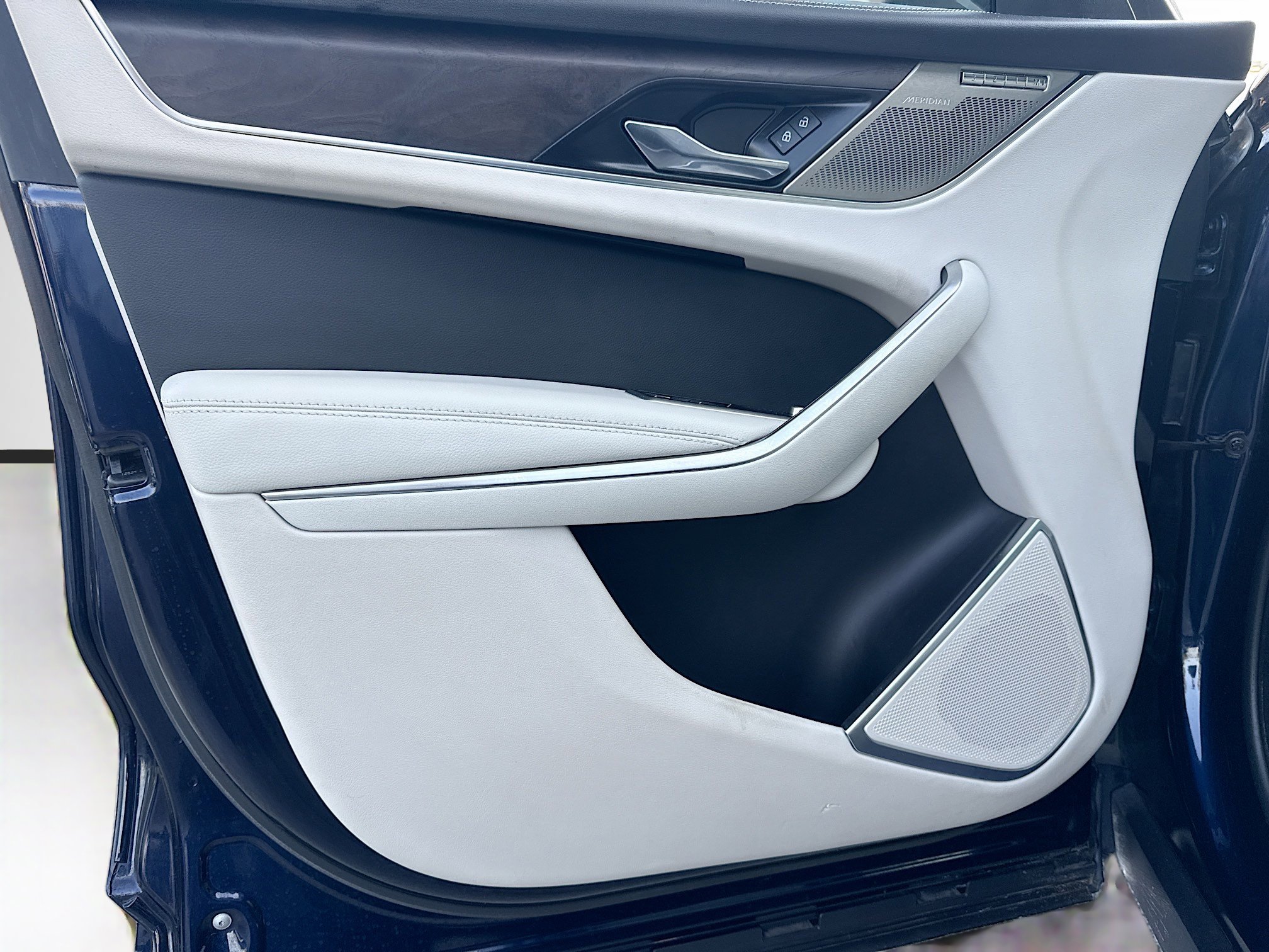 Used 2023 Jaguar F-PACE R-Dynamic S image 22