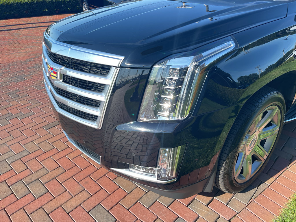 Used 2019 Cadillac Escalade Premium Luxury AWD/4WD image 2